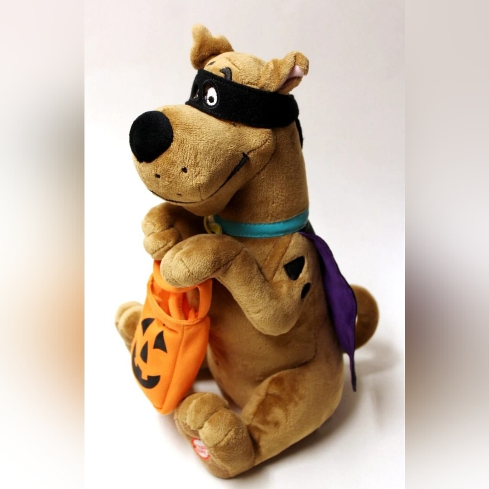 Hallmark Trick Or Treatin' Sooby-Doo Plush Animated Collectable Released in 2008 - Picture 4 of 12